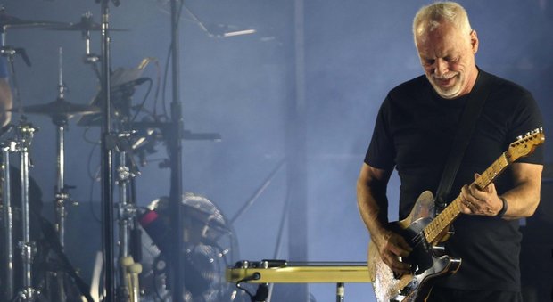 Gilmour a Pompei, aprono i cancelli: fischi per Stash dei Kolors
