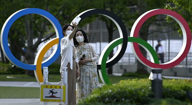 Tokyo 2020, Olimpiadi a rischio caos: «Contagi ai massimi da sei mesi». E spuntano i primi casi tra gli atleti