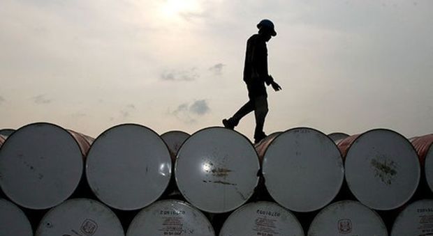 Petrolio: EIA, scorte settimanali di greggio calano meno delle attese