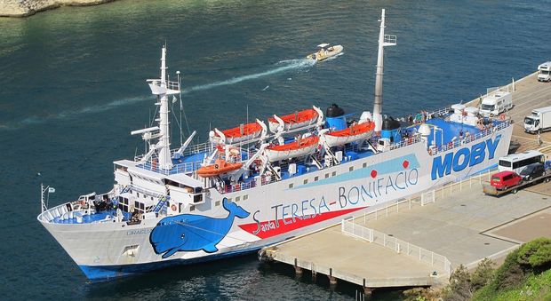 Sardegna, traghetto della Moby S'incaglia davanti a Santa Teresa