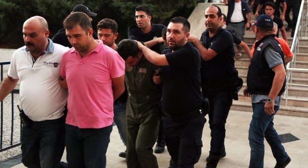 Turchia, 7543 arresti fra cui oltre seimila militari