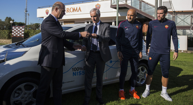 Da sinistra Umberto Gandini, amministratore delegato della AS Roma, Bruno Mattucci ad di Nissan Italia. L-allenatore giallorosso Luciano Spalletti e Kevin Strootman