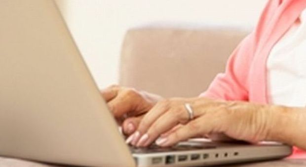 Anziani meno depressi grazie alla navigazione in internet