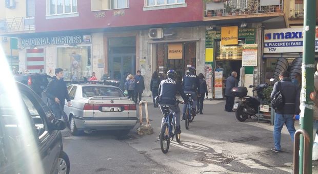 Napoli, poliziotti in bici al Vomero per la sicurezza nelle isole pedonali