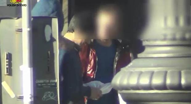 Spacciavano droga davanti alla stazione: arrestati 4 profughi