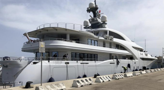 Sono cinque le persone indagate per una truffa di oltre 1 milione di euro per la compravendita di uno yacht