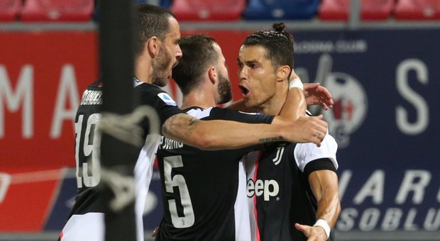 Sarri ritrova Ronaldo e Dybala e la Juve si rialza: 2-0 a Bologna