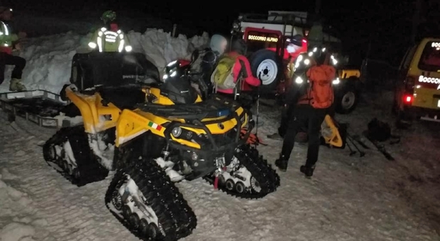 In gita con le ciaspe bloccati dal buio nella neve, tre vicentini raggiunti dai soccorritori all'una di notte
