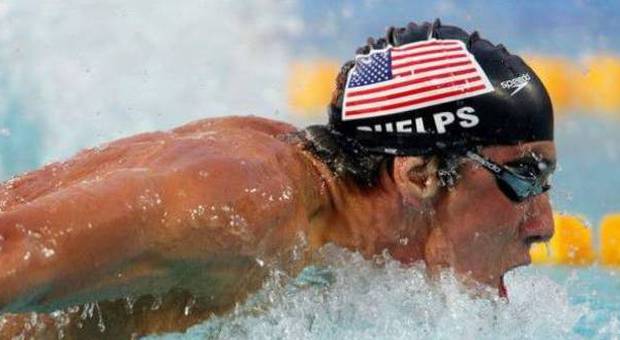 Michael Phelps torna e vince nei 100 farfalla: il Cannibale di Baltimora punta a Rio 2016