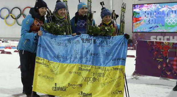 Biathlon, oro speciale per l'Ucraina “sgambetto” alla Russia nella 4x6 km