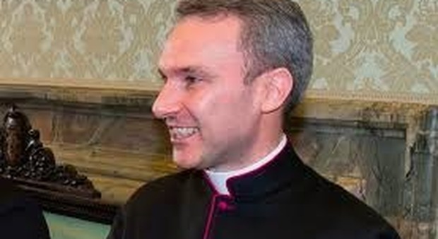 Vaticano, monsignor Capella ammette scambio foto e file pedopornografici