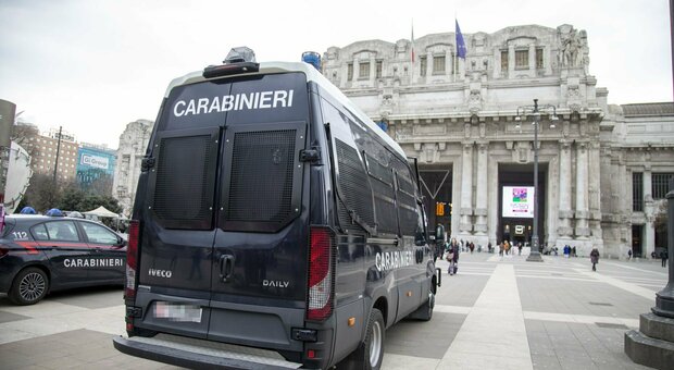 Violenza sessuale in stazione a Milano, la vittima: «Inizialmente era amichevole, poi mi ha portata all'inferno» Le tre ore da incubo