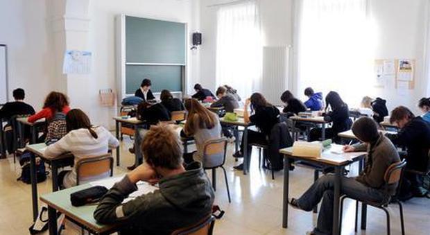 Ancona, scherzo crudele a scuola: ragazzino trafitto da un righello sulla sedia