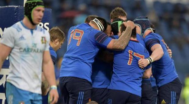 Rugby, l'Italia non ripete l'impresa scozzese: all'Olimpico la Francia trionfa 29-0