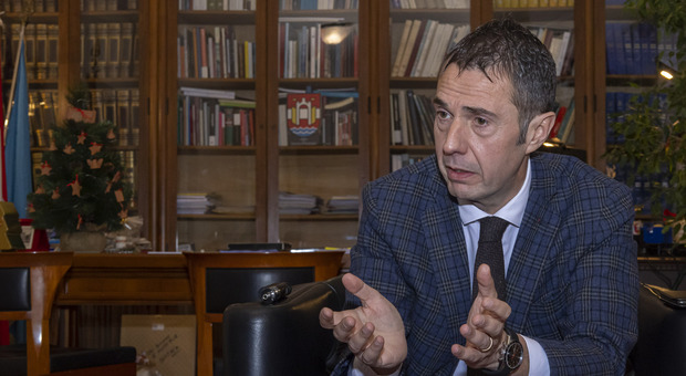 Pordenone, il sindaco Ciriani "striglia" la sua maggioranza: «Fare il consigliere viene prima del calcetto»