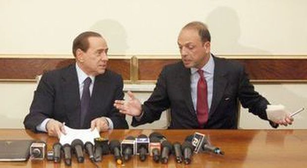 Berlusconi e Alfano (foto Alessandro Di Meo - Ansa)