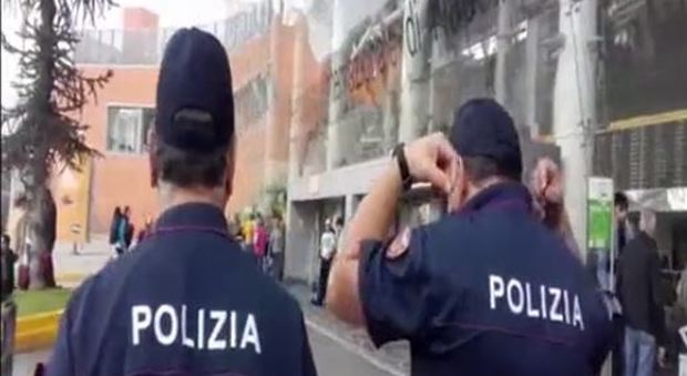 Napoli, assalto ultrà ai tifosi della Roma: «Li abbiamo uccisi a cazzotti e calci»