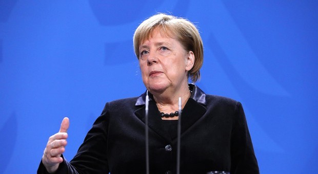 Manovra: Merkel, spero esito positivo negoziati con Ue