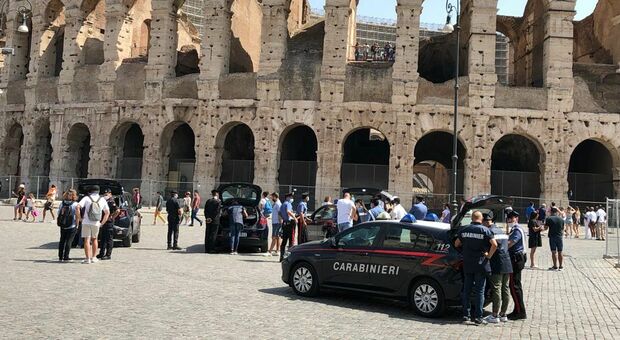 Tornano i "saltafila" al Colosseo: fermati in 9 dai carabinieri