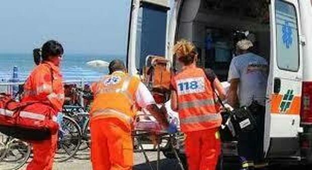 Turista 60enne muore annegata davanti agli occhi degli altri bagnanti: tragedia nel Salento