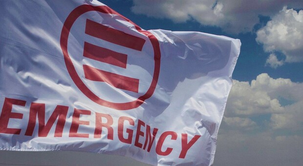 Una bandiera di Emergency