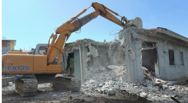 Abusivismo edilizio a Sora, pugno duro della polizia locale: firmate altre tre ordinanze di demolizione