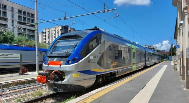 Problemi elettrici sui treni tra Milano e la Liguria, ritardi di oltre tre ore: sabato da incubo per i passeggeri