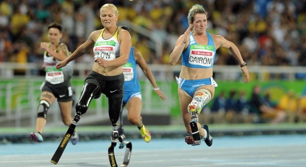 Paralimpiadi, Martina Caironi è oro ma piange al traguardo: "Stavo per perdere la protesi"