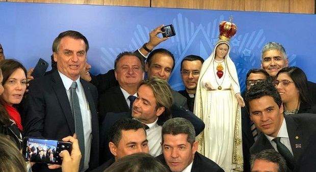 Il presidente Bolsonaro copia Salvini e consacra il Brasile al Cuore Immacolato di Maria