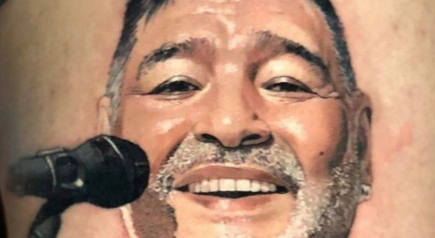 Maradona, l'incredibile omaggio: ecco il tattoo del suo ex calciatore