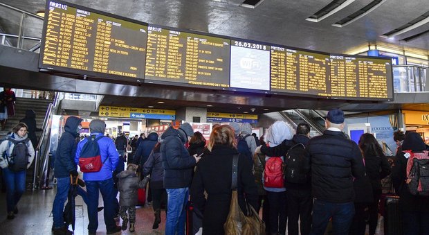 Burian porta la neve in Italia, in ritardo treni Fs e Italo: «Pronti i rimborsi»