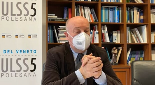 LINEA DURA Il direttore generale dell'Ulss 5 Antonio Compostella conferma il diktat su non vaccinati