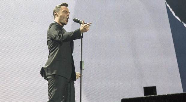 immagine Tiziano Ferro infiamma lo Stadio Olimpico (Foto Giacomo Gabrielli/Ag.Toiati)