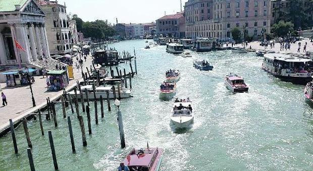 Moto ondoso a Venezia: gps e incentivi, la ricetta del popolo del remo
