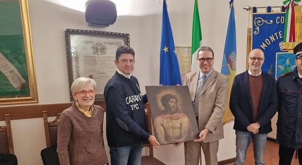 Rubato 20 anni fa e ritrovato dai carabinieri. Il dipinto “Ecce Homo” del 1700 restituito a Montegranaro.