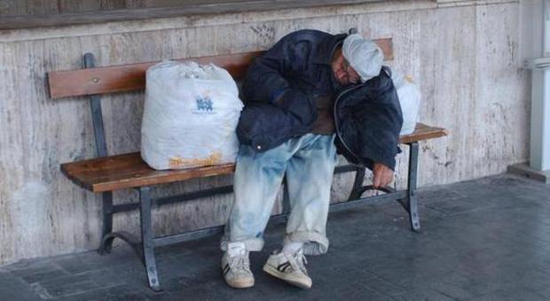 Ancona, arriva il gelo, Casa de' Nialtri: «Quindici senzatetto accampati sulle scale di una chiesa»