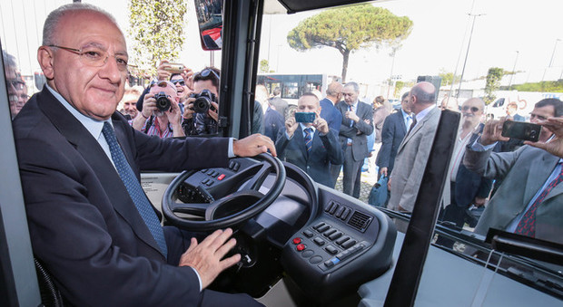Campania, consegnati 25 nuovi bus con videosorveglianza e clima