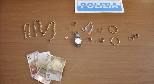 Razzia di gioielli e contanti: la ladra era la "fidata" colf, arrestata