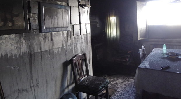 Paura nella 167: appartamento distrutto dalle fiamme