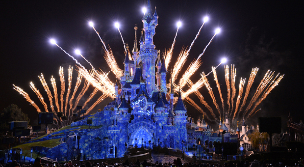 Il magico Natale di Disneyland Paris per il compleanno di Topolino