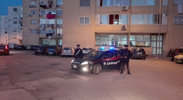 «Mi hai rotto lo specchietto, mi devi cento euro»: arrestati due truffatori nel Napoletano