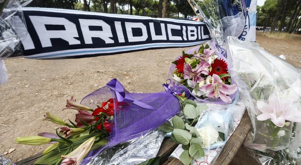 Morte Fabrizio Piscitelli, la moglie contro i funerali in forma privata: «Tutta la sua famiglia non si presenterà». La replica del Questore