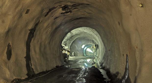Crolla tunnel ferroviario in Francia: era in manutenzione, disperso un operaio