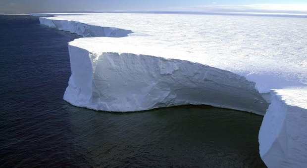 L'iceberg più grande del mondo si staccato dall'Antartide. Ha le dimensioni del Molise