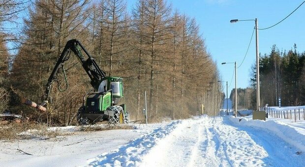 Finlandia, in costruzione un muro anti-Russia sul confine: «I russi vogliono sfuggire al servizio di leva in Ucraina»