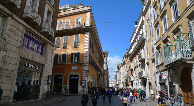 Roma, volevano derubare case a via del Corso: prese due rom minorenni
