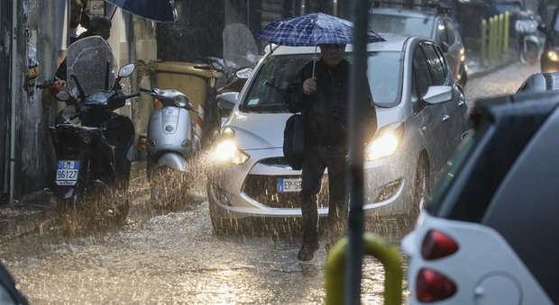 Meteo, pioggia per altri sette giorni: Italia sott'acqua e torna anche la neve