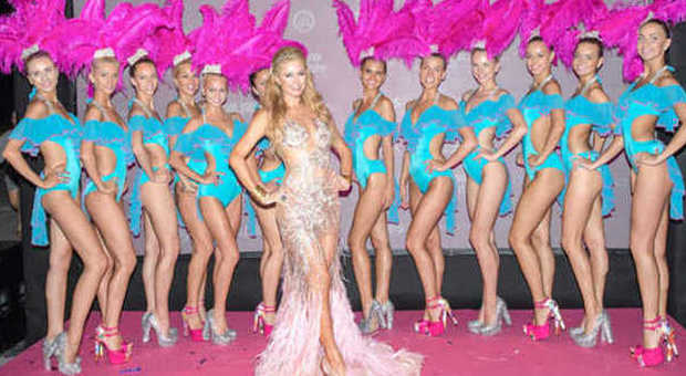 Paris Hilton conquista Ibiza, abito trasparente per il Foam and Diamond Party all'Amnesia-Foto