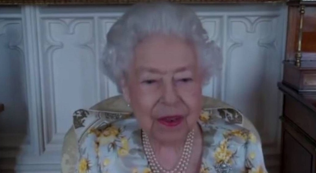 Regina Elisabetta, la dura lotta contro il covid: «Stanca e esausta»