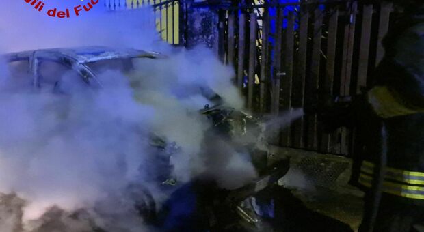 Foggia, a fuoco le auto di un funzionaro del Don Uva: pista dolosa